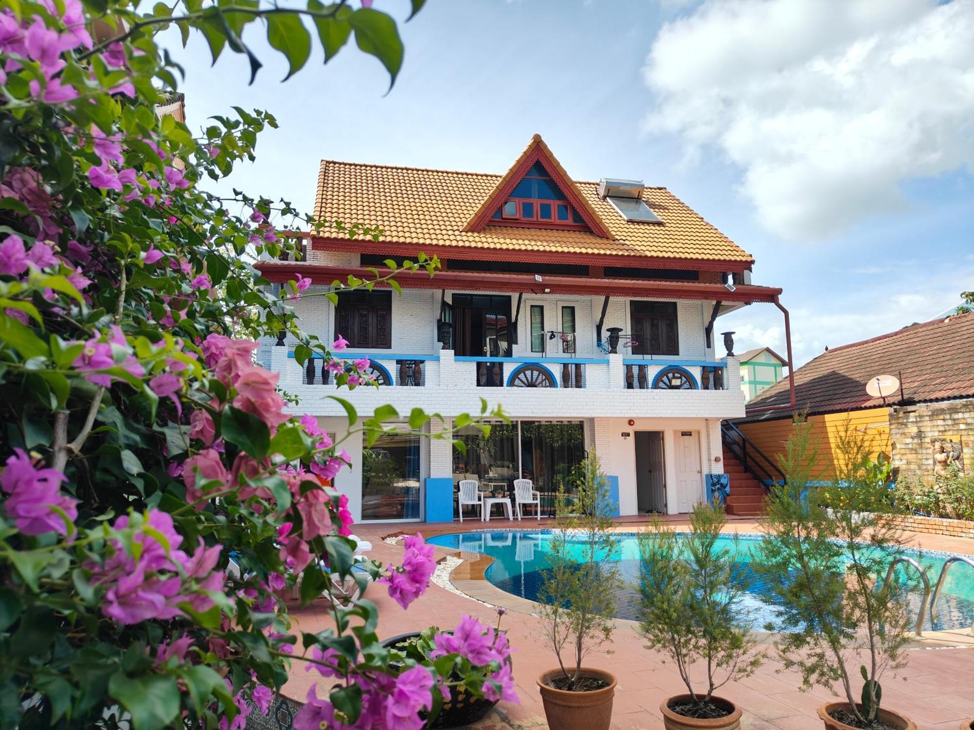 Baankasemsuk Resort 般咔 深宿 Patong Exterior photo