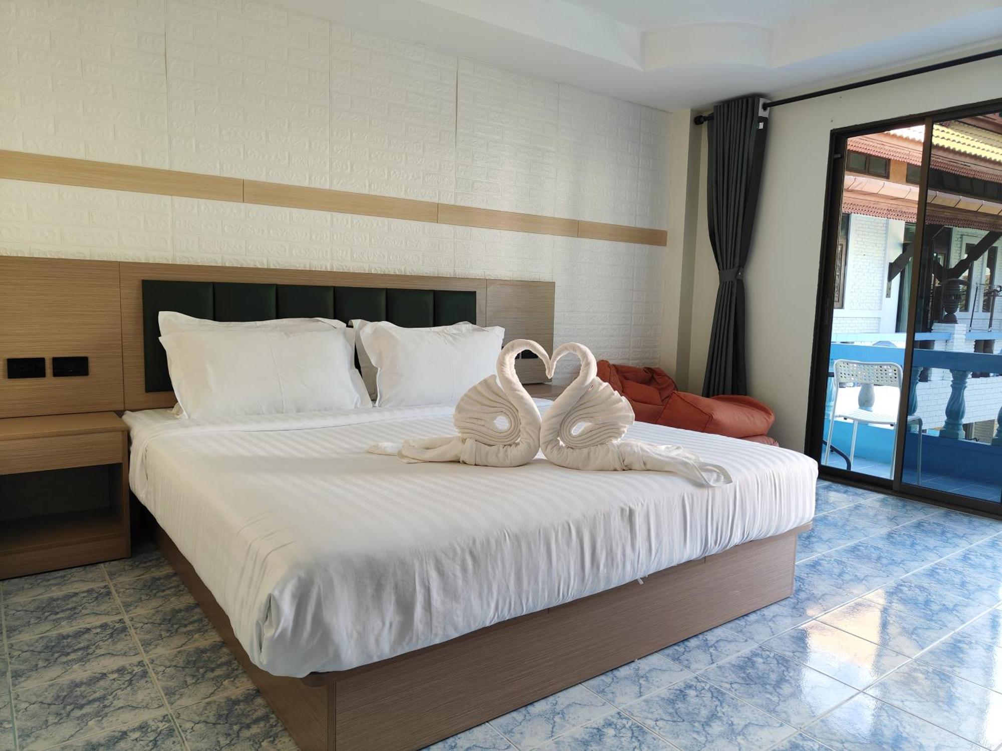 Baankasemsuk Resort 般咔 深宿 Patong Exterior photo